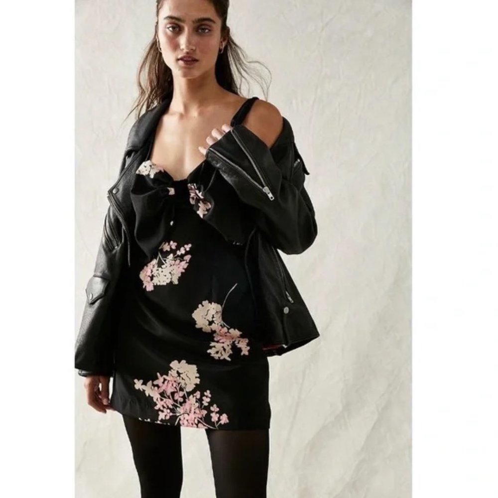 NEW Free People Tie A Bow Mini Dress Black Combo Floral Velvet Smocked - Picture 7 of 7